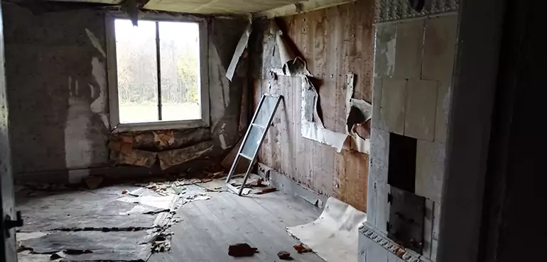 Why Selling a Distressed House Through Traditional Methods Fails in Charlotte